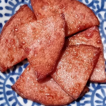 高齢の母のためにカットしましたが、こんがり焼けたハムが美味しいと家族に大好評でした♪ありがとうございました★